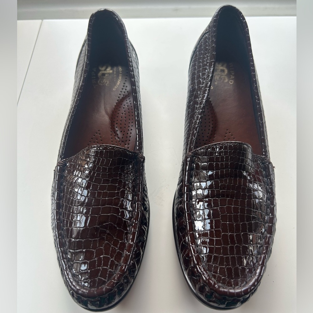 SAS Simplify Slip on Loafer Brown Paten Croc-size 8.5